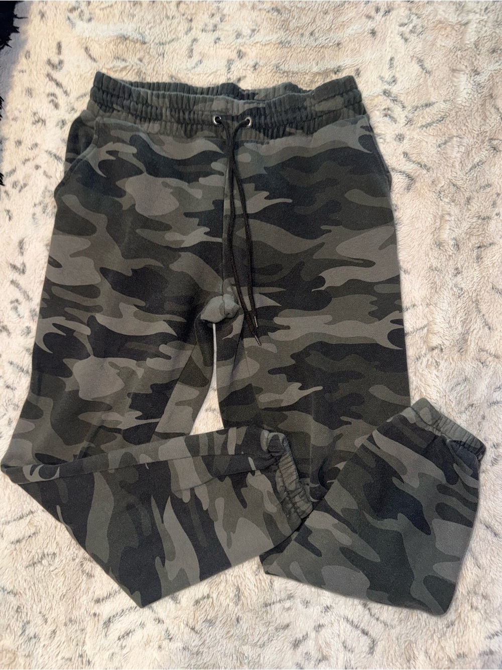 Green Y2k style camo sweat pants